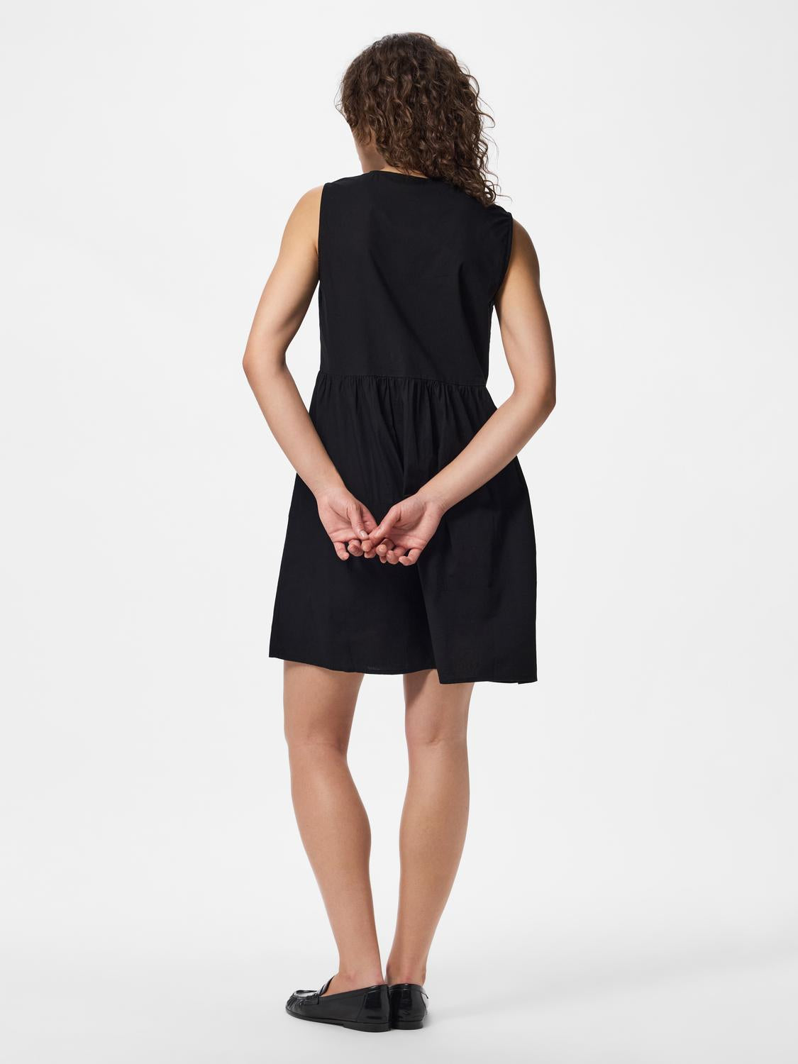 model_shot-back